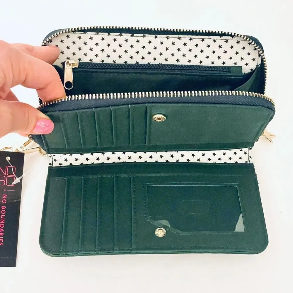 NWT No Boundaries Hunter Green w/ Gold Star Zip All Around Wristlet Wallet